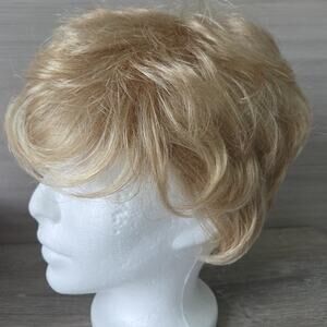 Paula‎ Young Wig Celebrity A20941488A Blonde Short Layered Average
